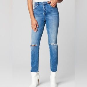 BLANKNYC JEANS WITH DISTRESSED BOTTOMS AND STRETCHY